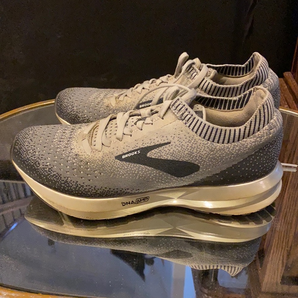Brooks levitate